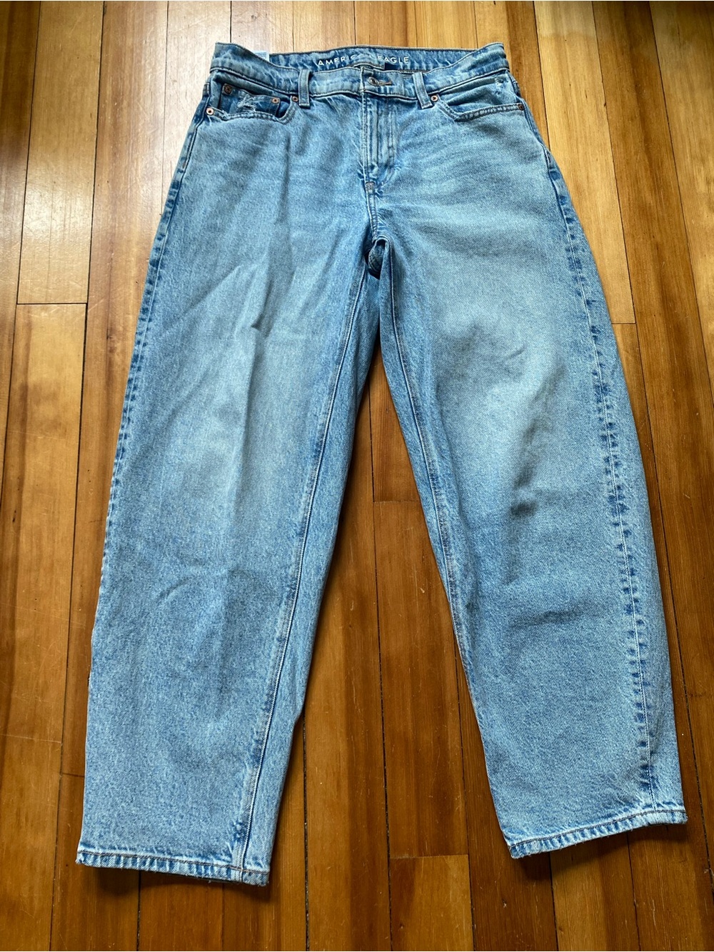 American Eagle Outfitters Women’s Light Blue Barrel Jeans
